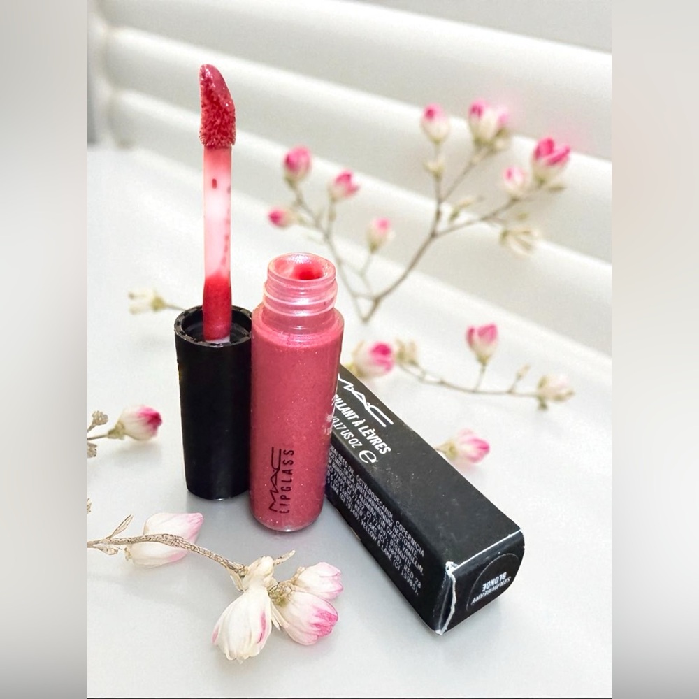 MAC STRAWBERRY BLONDE LIPGLASS. LIMITED EDITION. NEW IN BOX. - Picture 6 of 11